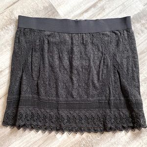 Beautiful lace American Eagle skirt with zipper back and elastic waist.